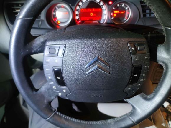 [深圳·粤B] 二手雪铁龙雪铁龙C52012款 2.0L 自动尊享型