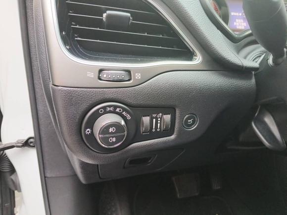 [深圳·粤B] 二手Jeep自由光2019款 2.0T 四驱探享版+自动驾驶智慧包 国VI