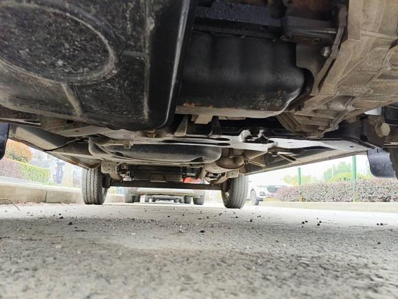 [武汉·鄂Q] 二手上汽大通MAXUS新途V802014款 2.5T 傲运通短轴中顶