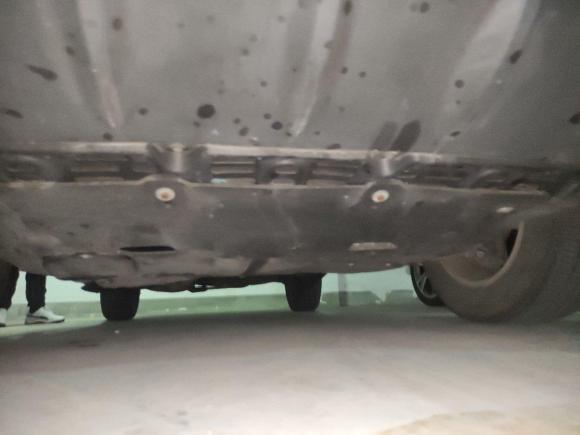 [上海·粤B] 二手比亚迪比亚迪S62014款 2.4L 自动尊贵型 5座