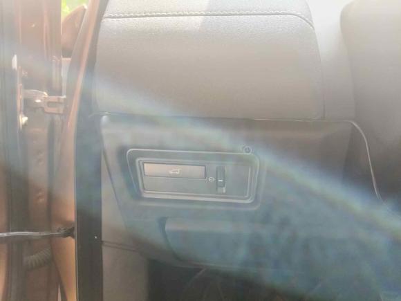 [深圳·粤B] 二手路虎揽胜极光2015款 2.0T 5门耀动版