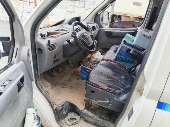 [上海·苏U] 二手上汽大通MAXUS新途V802019款 2.5T经典款6挡手动傲运通短轴超低顶5/6座