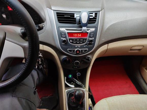 [上海·鄂A] 二手现代瑞纳2010款 三厢 1.4L 手动舒适型GS