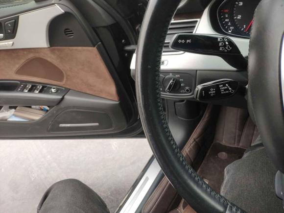 [济南·鲁A] 二手奥迪奥迪A82013款 A8L 45 TFSI quattro豪华型