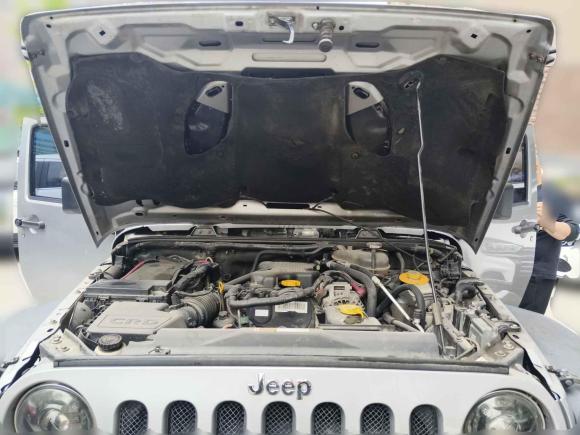 [济南·鲁A] 二手Jeep牧马人2014款 2.8TD Sahara 四门版