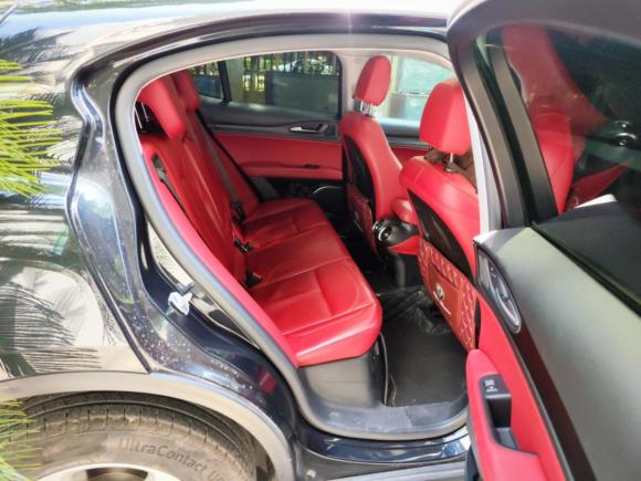 [上海·沪D] 二手阿尔法·罗密欧Stelvio斯坦维2017款 2.0T 200HP 精英版