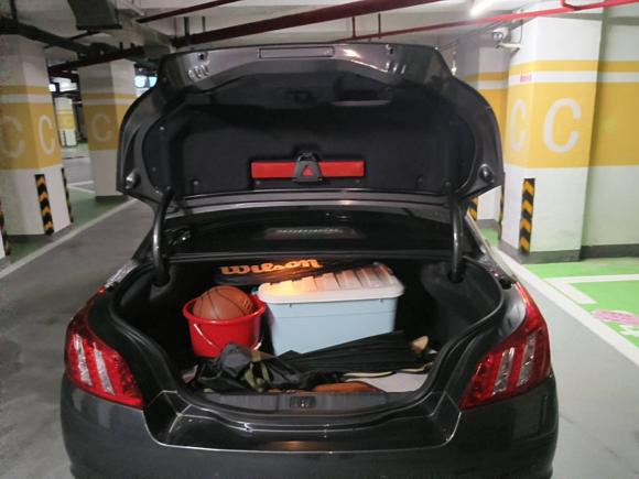 [上海·沪C] 二手标致标致5082011款 2.3L 自动旗舰版