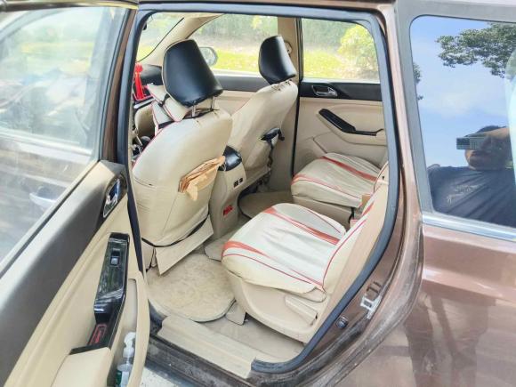 [上海·皖A] 二手宝骏宝骏7302015款 1.8L 手动舒适ESP版 7座