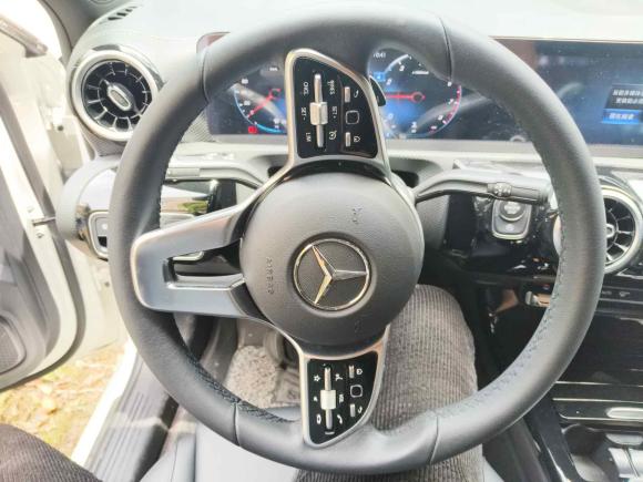 [苏州·苏U] 二手奔驰奔驰A级2022款 改款 A 180 L 运动轿车