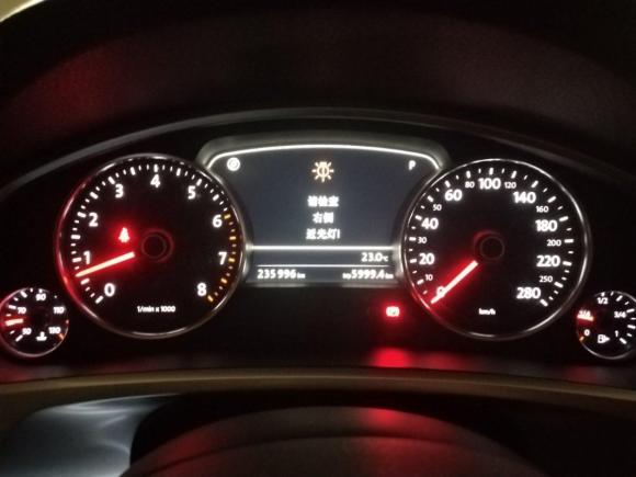 [佛山·粤Y] 二手大众途锐2011款 3.0TSI 标配型