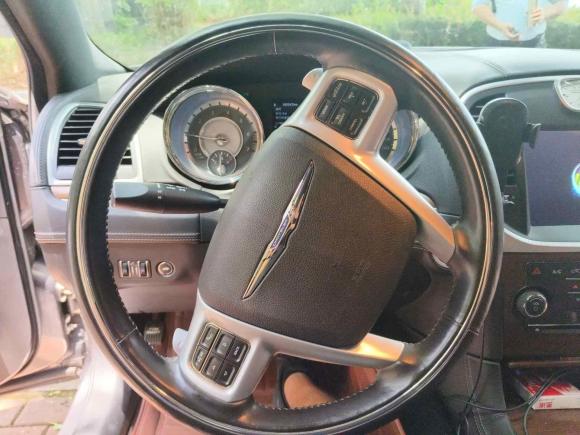 [深圳·粤B] 二手克莱斯勒克莱斯勒300C2014款 3.0L 卓越版