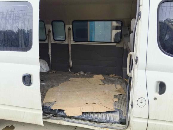 [苏州·沪B] 二手上汽大通MAXUS新途V802015款 2.5T AMT傲运通版长轴中顶