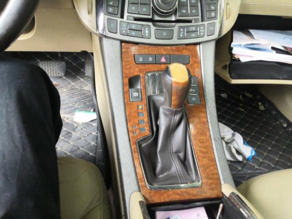 [上海·赣A] 二手别克君越2010款 2.4L豪华版