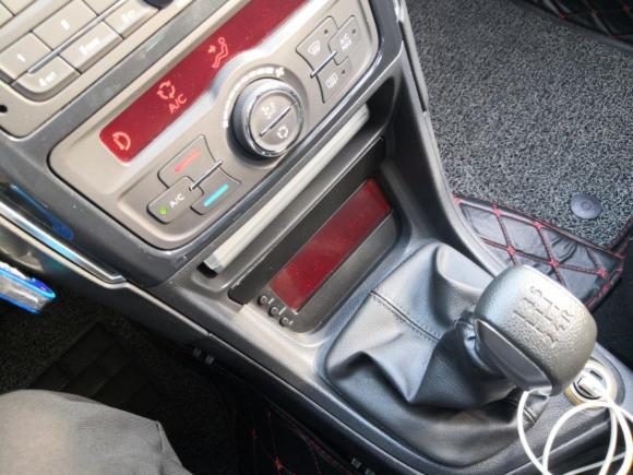 [深圳·鄂F] 二手标致标致3082014款 乐享版 经典 1.6L 手动风尚型