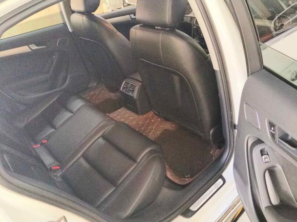 [武汉·鄂H] 二手奥迪奥迪A4L2016款 35 TFSI 典藏版 自动标准型