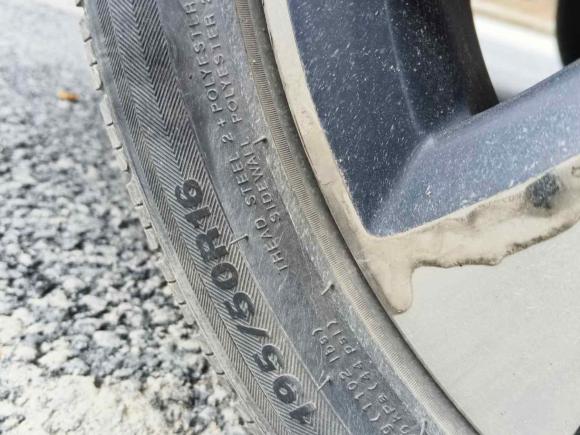 [上海·沪C] 二手长安悦翔V72015款 1.6L 自动乐趣型 国V