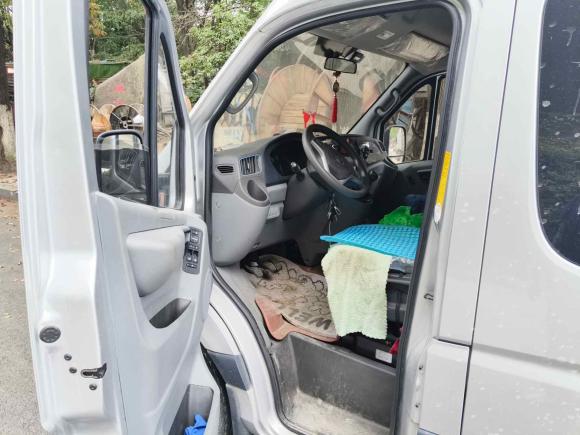 [杭州·浙A] 二手福田图雅诺2022款 2.0T手动通途多功能长轴中顶后单胎5/6/7/9座4F20TC3