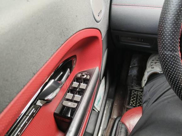 [上海·皖A] 二手路虎揽胜极光2015款 2.0T 5门耀动版