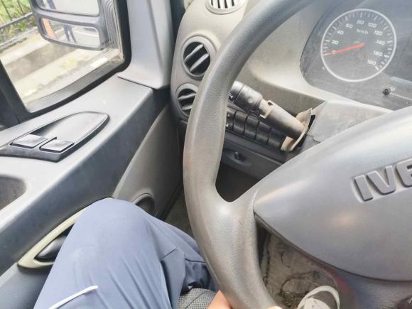 [杭州·浙A] 二手依维柯依维柯褒迪2012款 2.5T-A32 基本型