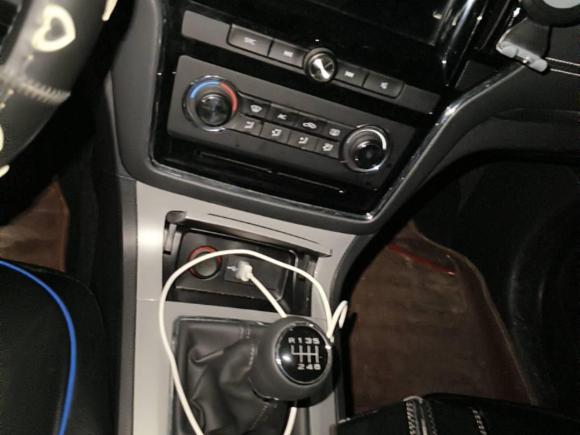 [济南·鲁A] 二手荣威荣威RX52018款 20T 两驱手动旗舰版