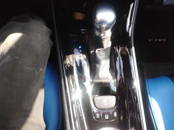 [深圳·贵F] 二手丰田丰田C-HR2020款 2.0L 领先版