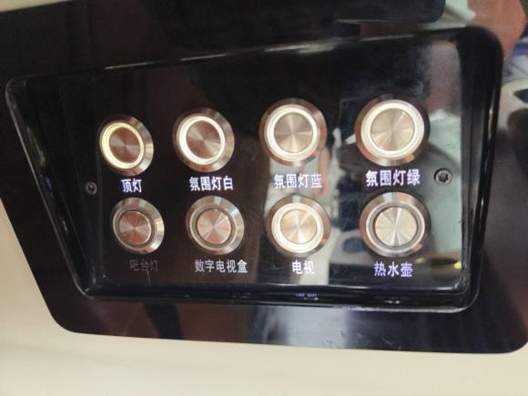 [上海·闽A] 二手上汽大通MAXUS大通G102016款 2.0T 自动精英版