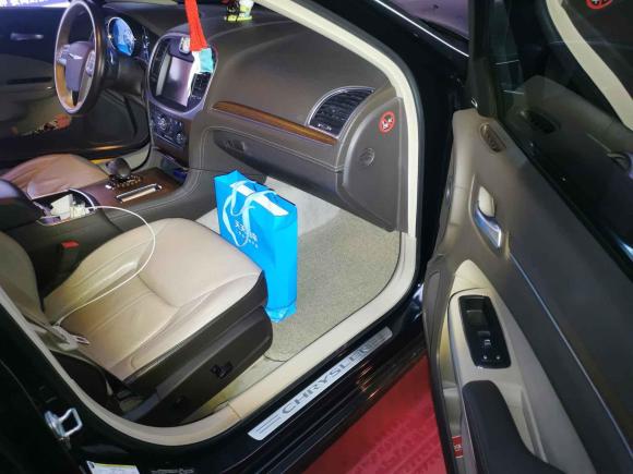 [广州·粤L] 二手克莱斯勒克莱斯勒300C2014款 3.0L 卓越版