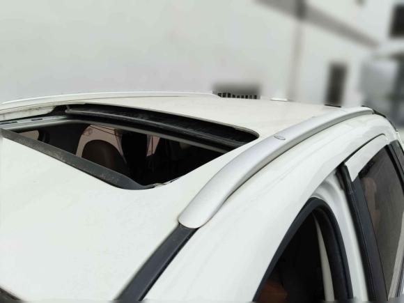 [无锡·苏B] 二手一汽森雅R72017款 1.6L 自动智能型