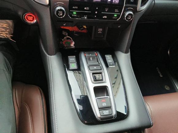 [上海·沪D] 二手本田本田UR-V2017款 370TURBO 四驱尊享版 国V