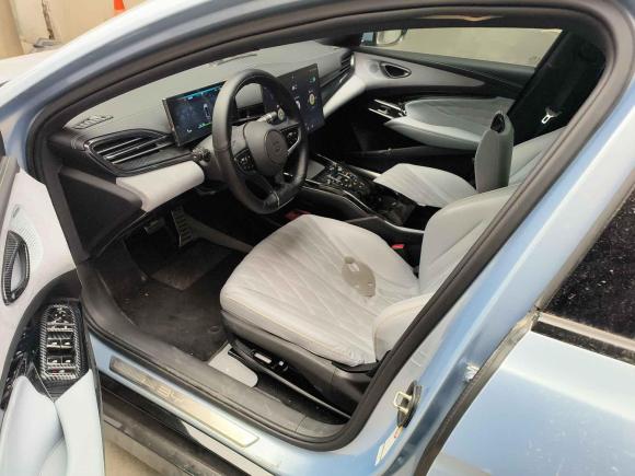 [广州·粤A] 二手比亚迪海豹2022款 550km 标准续航后驱版尊贵型