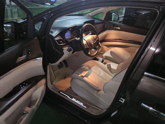 [武汉·鄂A] 二手别克别克GL82021款 陆上公务舱 652T 尊贵型