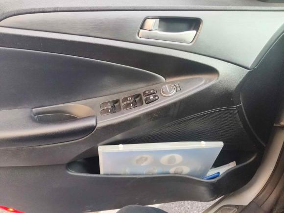 [青岛·鲁B] 二手现代索纳塔2011款 2.0L 自动时尚版