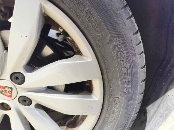 [苏州·苏E] 二手荣威荣威3502014款 1.5L 自动迅悦版