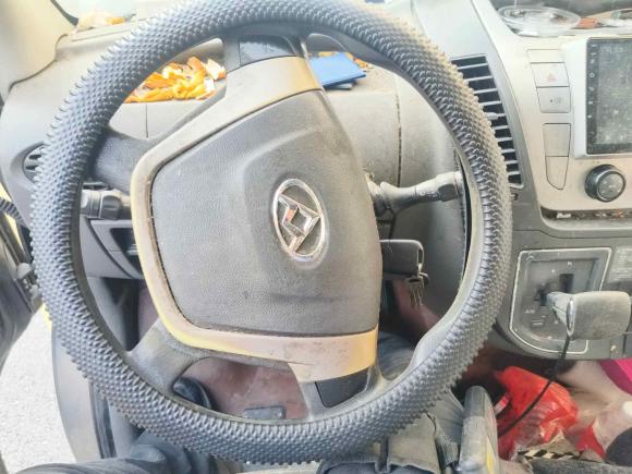 [嘉兴·浙F] 二手上汽大通MAXUS新途V802015款 2.5T AMT傲运通版短轴中顶