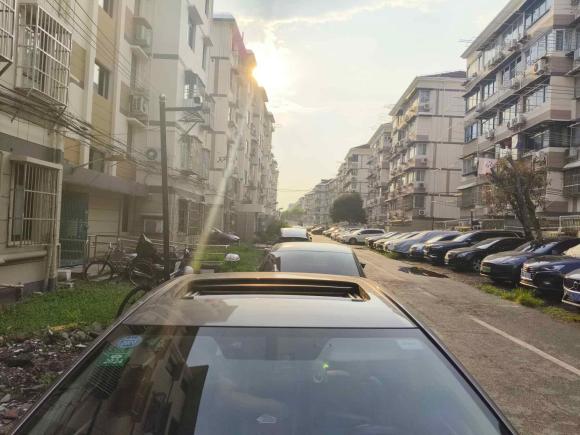 [上海·沪A] 二手丰田卡罗拉双擎E+2019款 1.8L E-CVT豪华版