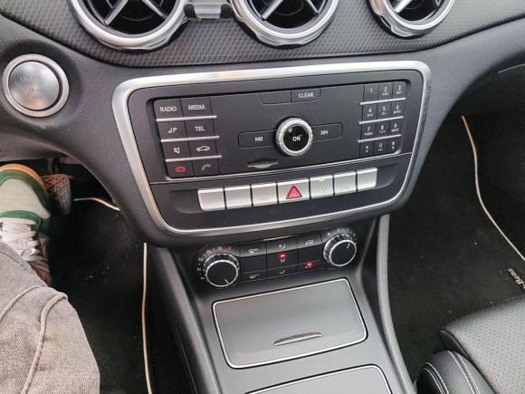 [上海·沪A] 二手奔驰奔驰GLA2019款 GLA 200 时尚型