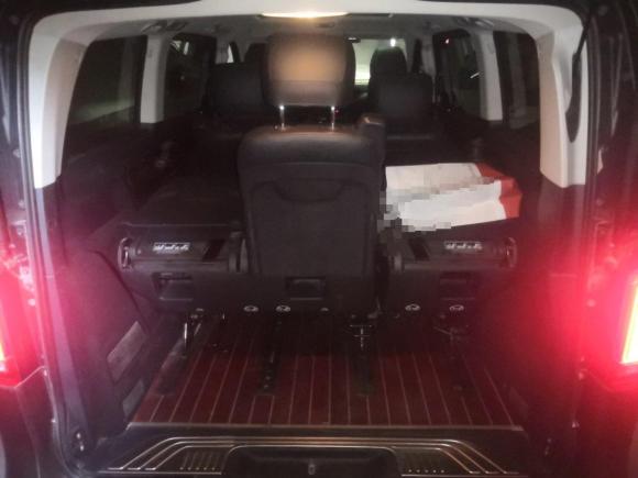 [西安·陕A] 二手奔驰奔驰V级2017款 V 260 领航版