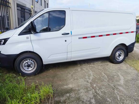 [上海·沪F] 二手福特全顺2023款 2.0T柴油手动厢式货车中轴低顶3座