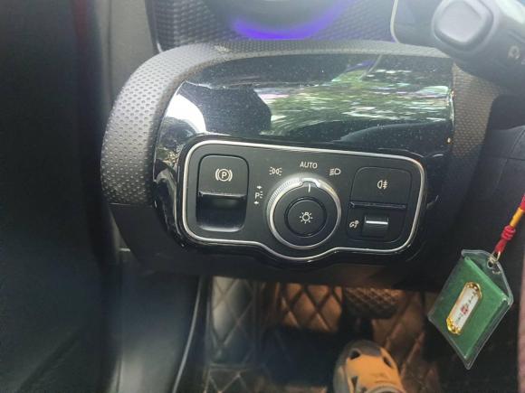 [深圳·粤B] 二手奔驰奔驰A级2020款 A 200 L 运动轿车