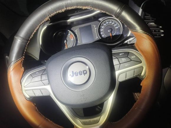 [广州·粤R] 二手Jeep自由光2016款 2.4L 专业版