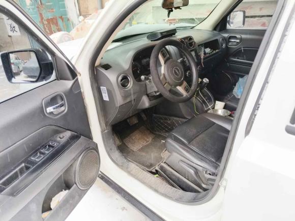 [济南·鲁A] 二手Jeep自由客2014款 2.4L 运动版