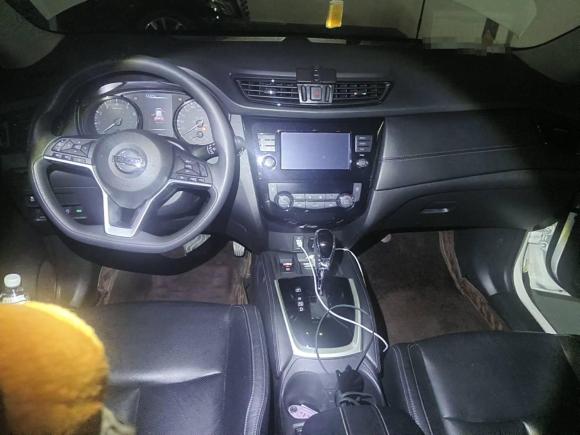 [深圳·粤B] 二手日产奇骏2017款 2.5L CVT领先版 4WD