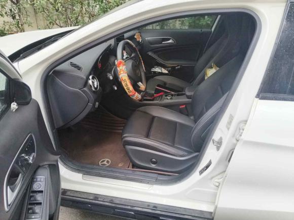 [上海·沪M] 二手奔驰奔驰GLA2018款 GLA 220 4MATIC 运动型