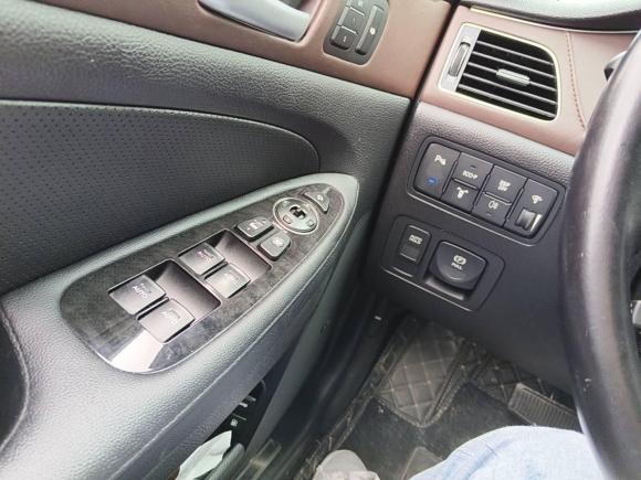 [上海·鲁Q] 二手现代劳恩斯2012款 3.0L GDI尊贵版