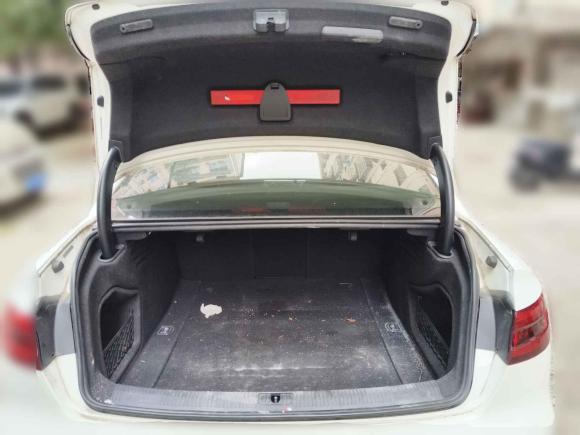 [南昌·赣A] 二手奥迪奥迪A4L2017款 40 TFSI 时尚型