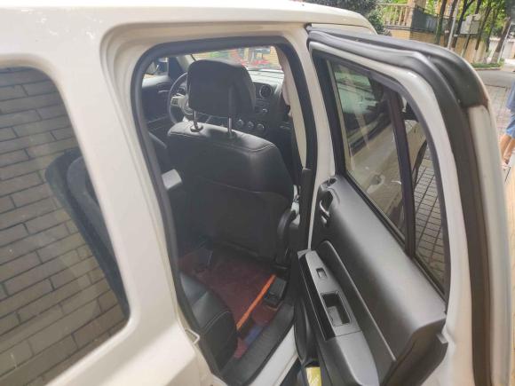 [成都·川A] 二手Jeep自由客2014款 2.4L 运动版