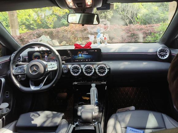 [南京·苏L] 二手奔驰奔驰A级2022款 改款二 A 200 L 运动轿车时尚型