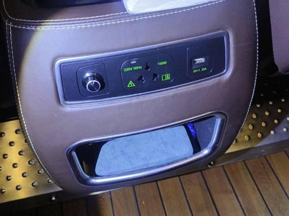 [上海·沪D] 二手奔驰奔驰V级2017款 V 260 领航版