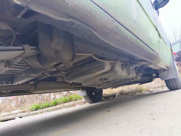 [合肥·皖A] 二手上汽大通MAXUS新途V802018款 2.5T 6挡手动厢式货车短轴中顶2/3座