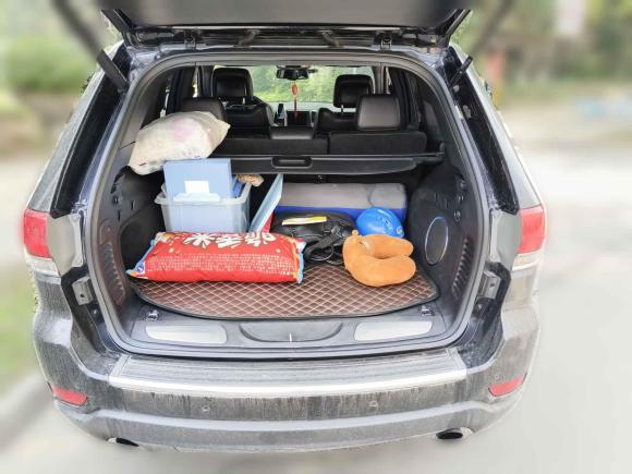 [成都·川A] 二手Jeep大切诺基2015款 3.0TD 柴油 精英导航版